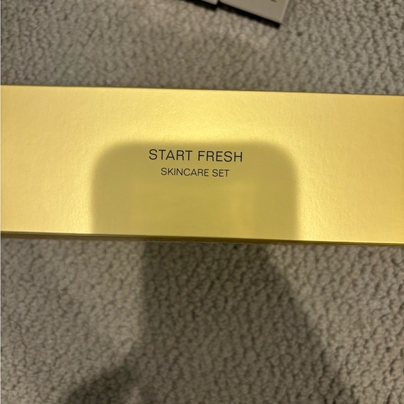 Chanel Holiday 2023 Gift Set - Picture 5 of 5